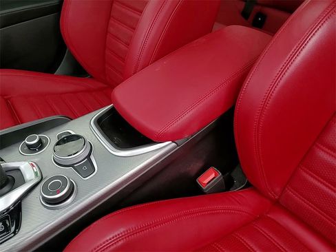 Used 2023 Alfa Romeo Giulia Veloce image 30