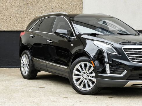 Used 2017 Cadillac XT5 Platinum AWD/4WD image 9