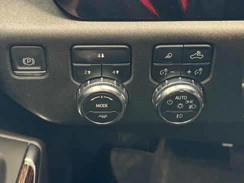 Used 2024 GMC Sierra 3500 SLE w/ SLE Convenience Package AWD/4WD image 28