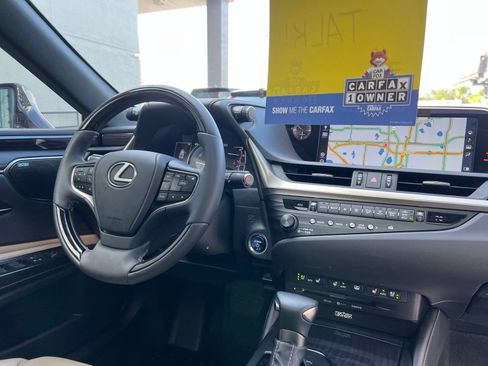 Used 2019 Lexus ES 300h Ultra Luxury w/ Accessory Package 2 FWD image 74
