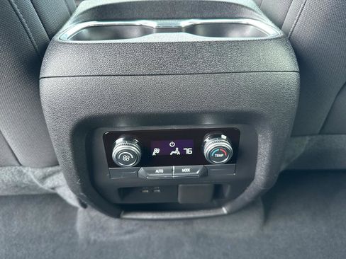 Used 2025 GMC Acadia Elevation image 18