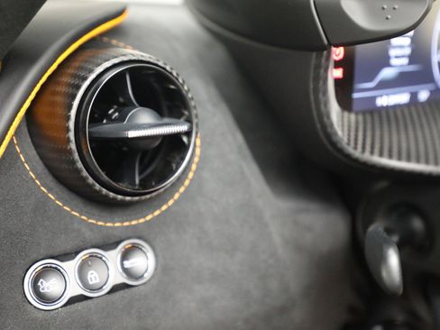 Used 2024 McLaren 750S RWD image 27