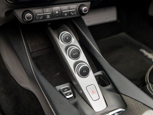 Used 2019 Ferrari Portofino RWD image 29