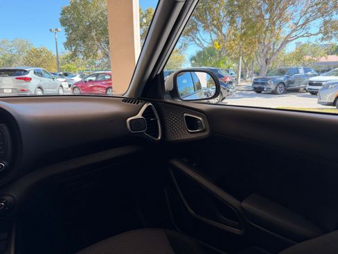 Used 2025 Kia Soul LX w/ LX Technology Package image 30