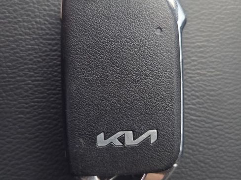 Used 2025 Kia Soul LX w/ LX Technology Package FWD image 29