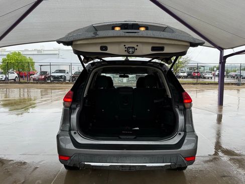 Used 2018 Nissan Rogue SV image 5