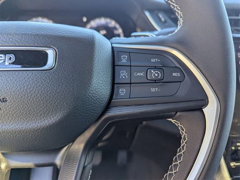 New 2025 Jeep Grand Cherokee Laredo image 18