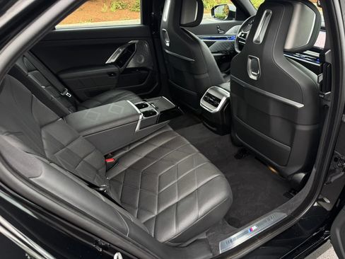 Used 2023 BMW i7 xDrive60 AWD/4WD image 33