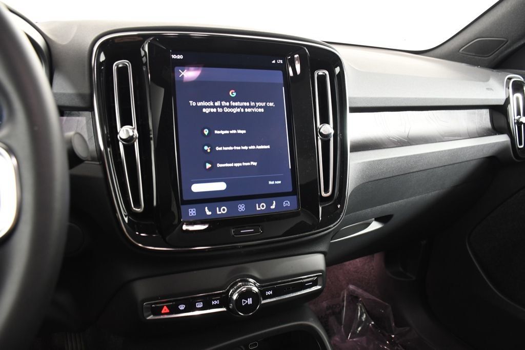 Used 2023 Volvo C40 Recharge Core AWD/4WD image 33