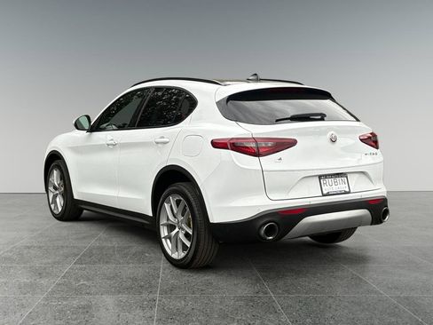 Used 2018 Alfa Romeo Stelvio Ti Sport AWD/4WD image 4
