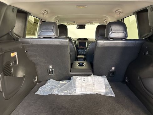 Used 2022 Jeep Renegade Trailhawk image 23