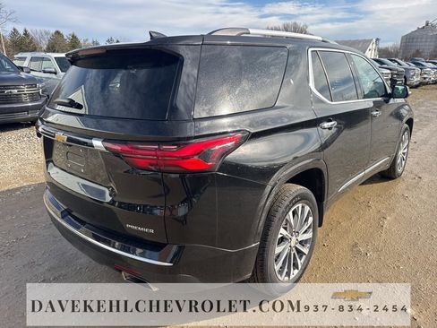 Used 2023 Chevrolet Traverse Premier image 46