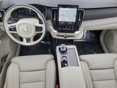 New 2026 Volvo XC90 T8 Ultra w/ Protection Package Premier AWD/4WD image 17