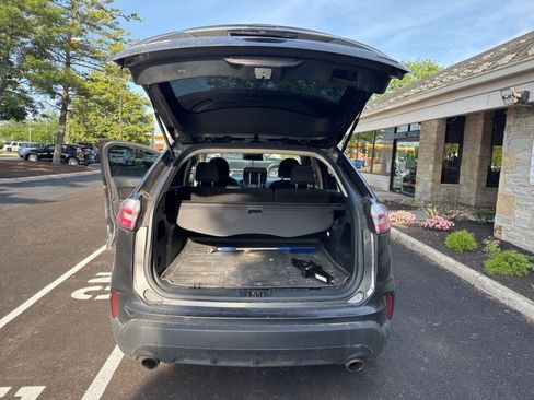 Used 2019 Ford Edge SE w/ Cargo Accessory Package AWD/4WD image 13