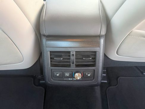 Used 2018 Toyota Avalon Limited FWD image 35