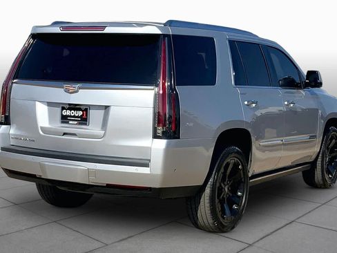 Used 2020 Cadillac Escalade Premium Luxury RWD image 13