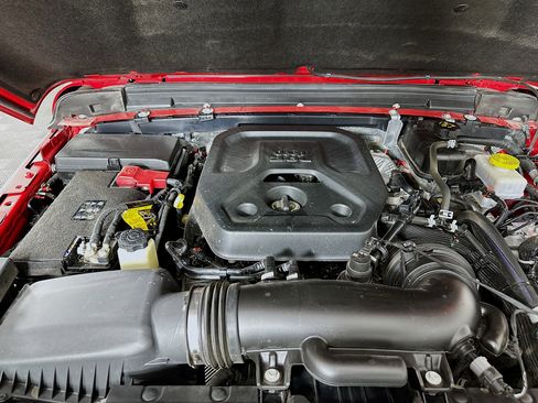 Used 2025 Jeep Wrangler Sport S image 30