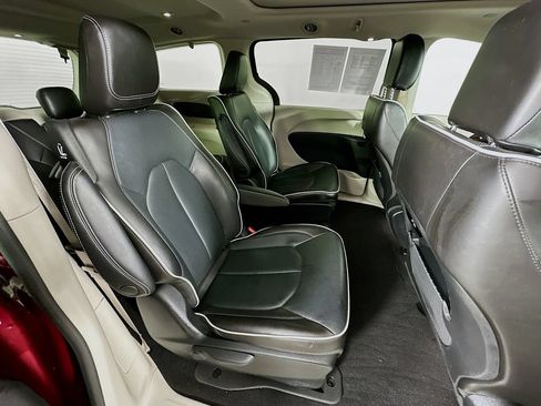 Used 2022 Chrysler Pacifica Limited FWD image 37