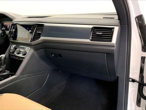 Certified 2023 Volkswagen Atlas Cross Sport SE w/ Panoramic Sunroof Package AWD/4WD image 21