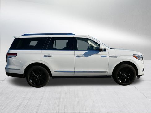Used 2023 Lincoln Navigator Reserve image 4