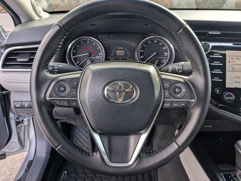 Used 2018 Toyota Camry XSE image 16