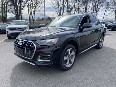 Certified 2023 Audi Q5 2.0T Premium w/ Convenience Package image 3