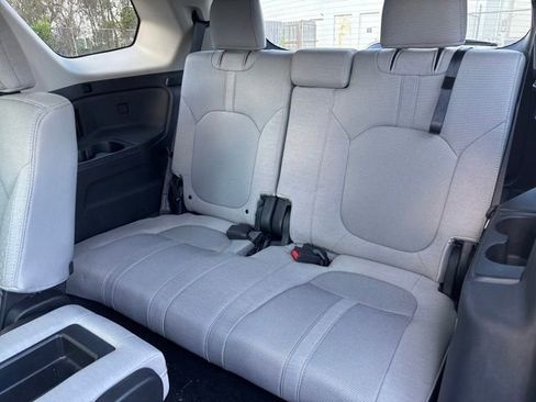 Used 2023 Honda Pilot LX image 5