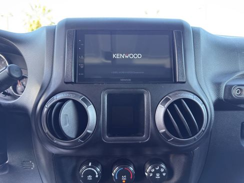 Used 2018 Jeep Wrangler Unlimited Sport w/ Mopar Black Appearance Group AWD/4WD image 23