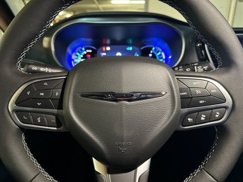 New 2026 Chrysler Pacifica Select image 23