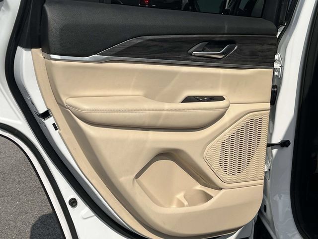 Used 2023 Jeep Grand Cherokee Limited w/ Black Appearance Package RWD image 16