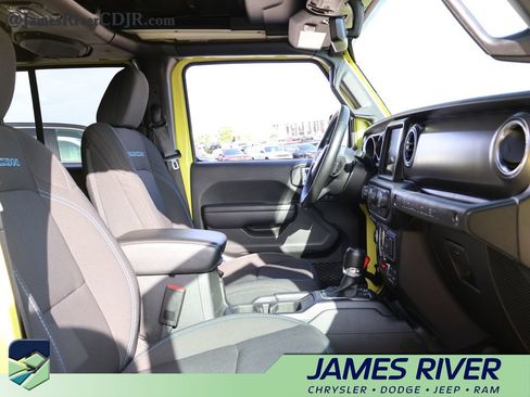 Used 2023 Jeep Wrangler Unlimited Rubicon 4xe w/ Cold Weather Group AWD/4WD image 9