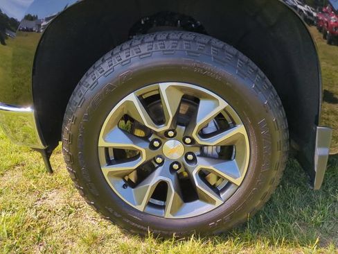 Used 2024 Chevrolet Silverado 1500 LT AWD/4WD image 10