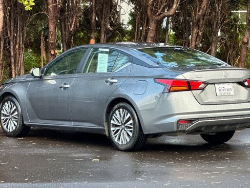 Used 2024 Nissan Altima 2.5 SV image 6