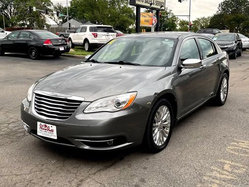 Used 2011 Chrysler 200 Limited FWD image 2