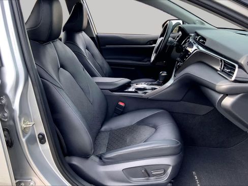 Used 2019 Toyota Camry XSE FWD image 9