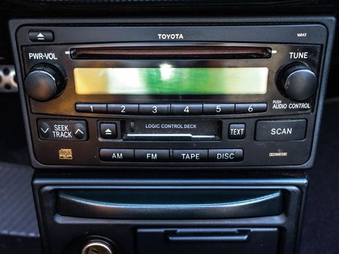 Used 2003 Toyota MR2 image 23