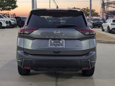 Used 2024 Nissan Rogue SV FWD image 7
