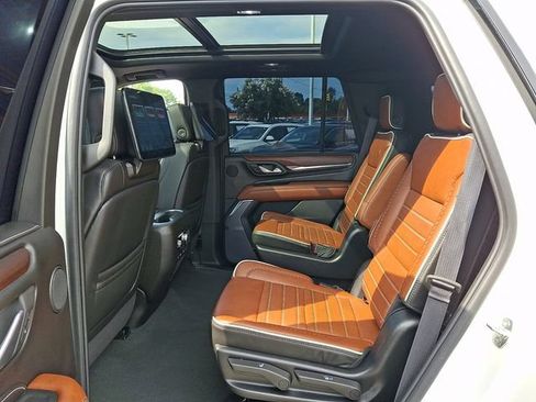 Used 2024 GMC Yukon Denali Ultimate AWD/4WD image 10