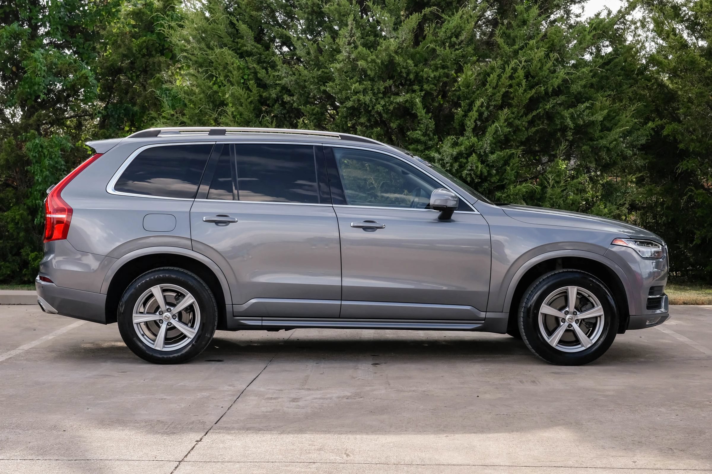 Used 2017 Volvo XC90 T5 Momentum w/ Vision Package FWD image 8