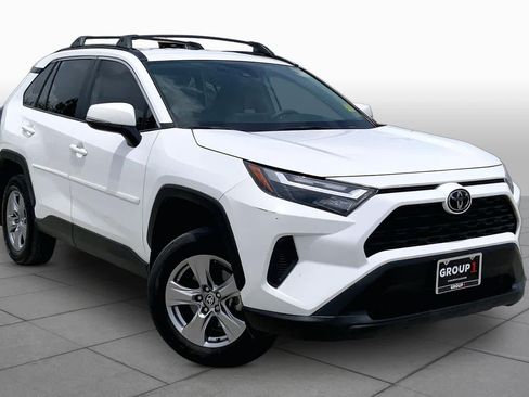 Used 2025 Toyota RAV4 XLE AWD/4WD image 3