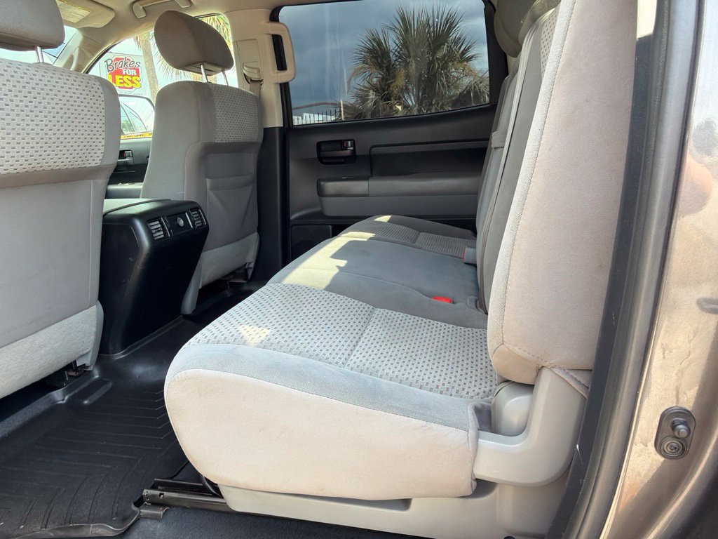 Used 2013 Toyota Tundra 4x4 CrewMax w/ Tow Pkg image 10