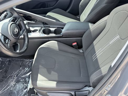 Used 2025 Hyundai Elantra SEL FWD image 17