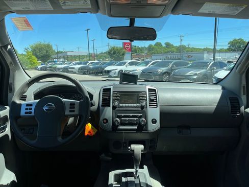 Used 2013 Nissan Frontier SV RWD image 22