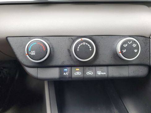 Used 2025 Hyundai Elantra SE FWD image 24