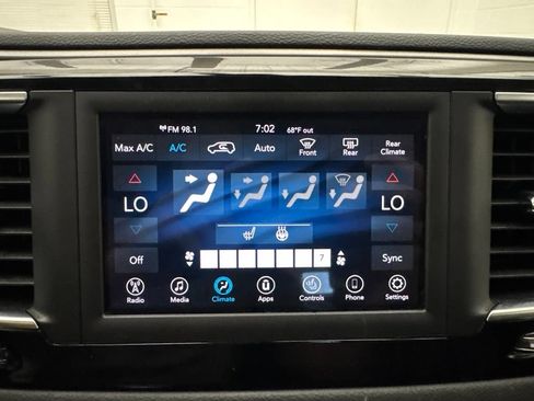 Used 2020 Chrysler Pacifica Touring-L FWD image 25