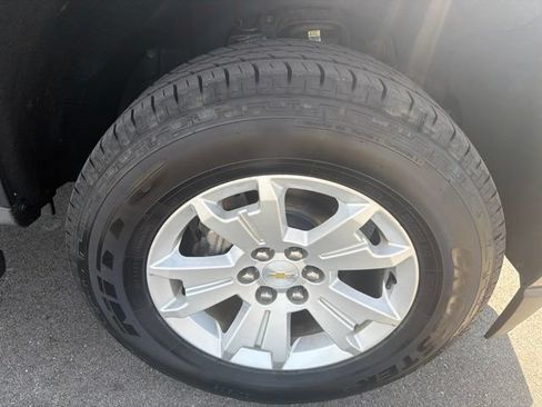 Used 2017 Chevrolet Colorado LT w/ LT Convenience Package RWD image 4