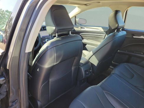 Used 2020 Ford Fusion Titanium image 11