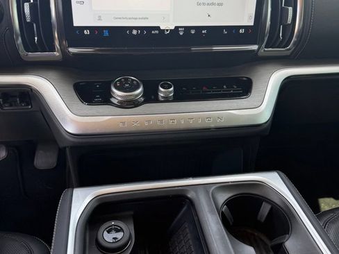 Used 2025 Ford Expedition Max Platinum w/ Driver's Package AWD/4WD image 3
