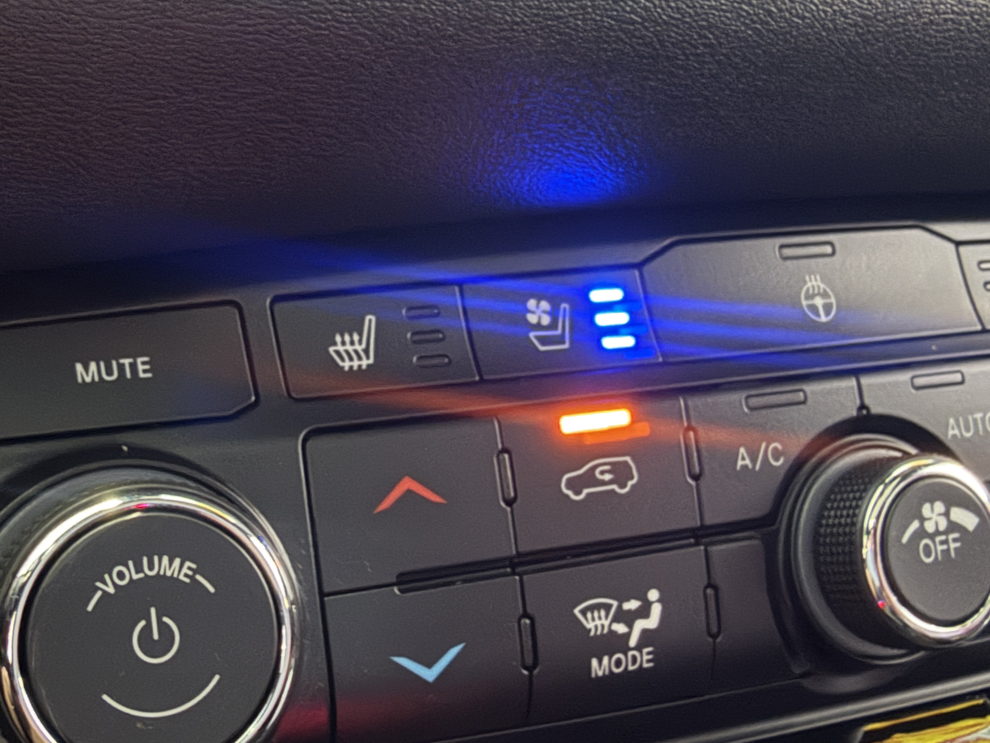 Used 2025 Dodge Durango R/T AWD/4WD image 46