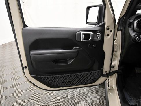 Used 2022 Jeep Gladiator Sport AWD/4WD image 13
